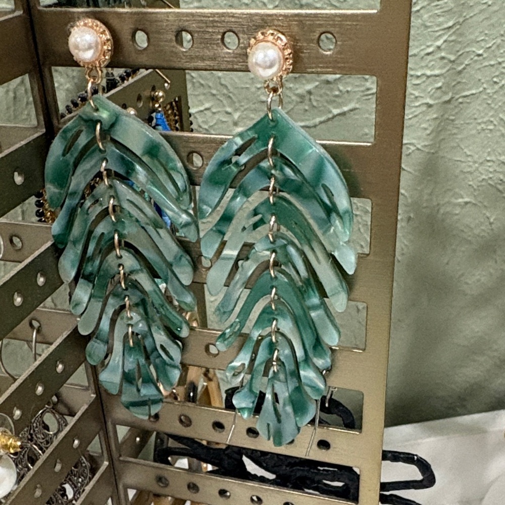 Elegant Green Leaf Dangle Earrings